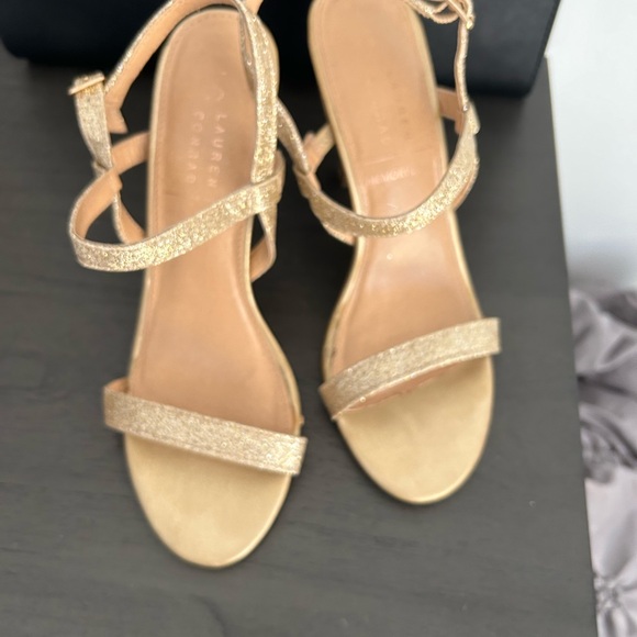Laura  Conrad Sparkly Gold Heels Size 8 - Picture 3 of 4